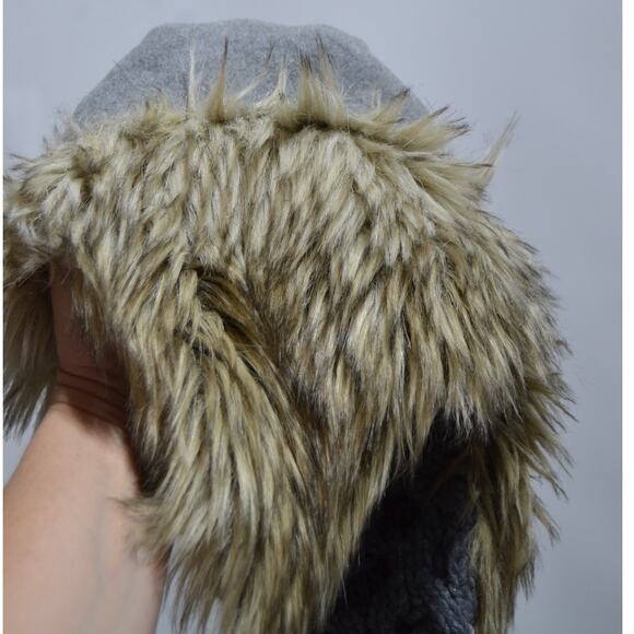 American Eagle Outfitters Woman's Gray Knit Faux Fur Trapper Hat - Picture 5 of 8